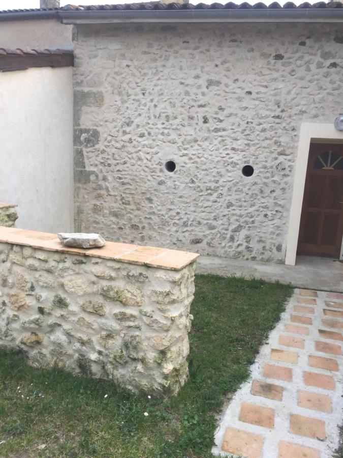 Superbe Gite A La Campagne Dans Le Bordelais Saint-Vivien-de-Blaye Экстерьер фото